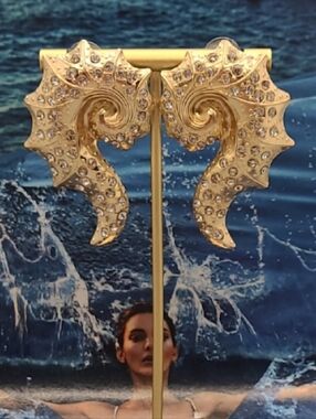 Vtg Large Crystal Encrusted Conch Seashell Nautical Wave Gold Statement Earrings